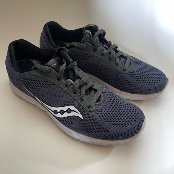 Women’s Saucony Running Shoes lightweight mesh grey and white retro style - Picture 1 of 12